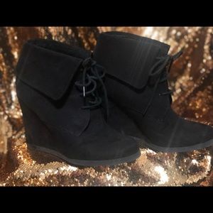 Size 8 Mossimo black wedge booties
